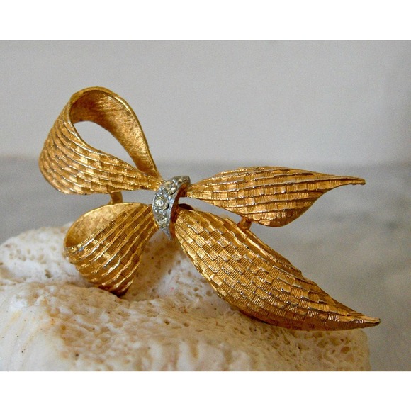 Vintage Gerry’s Gold Tone Bow Rhinestone Brooch - Picture 2 of 5